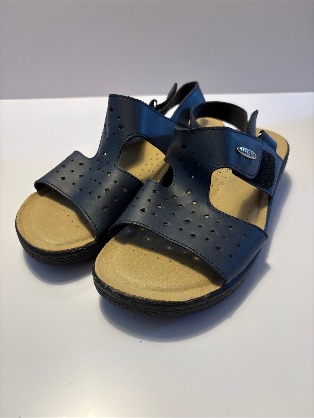 Fly Flot like new women’s Sandals size 38 (7.5-8) navy blue leather made italy